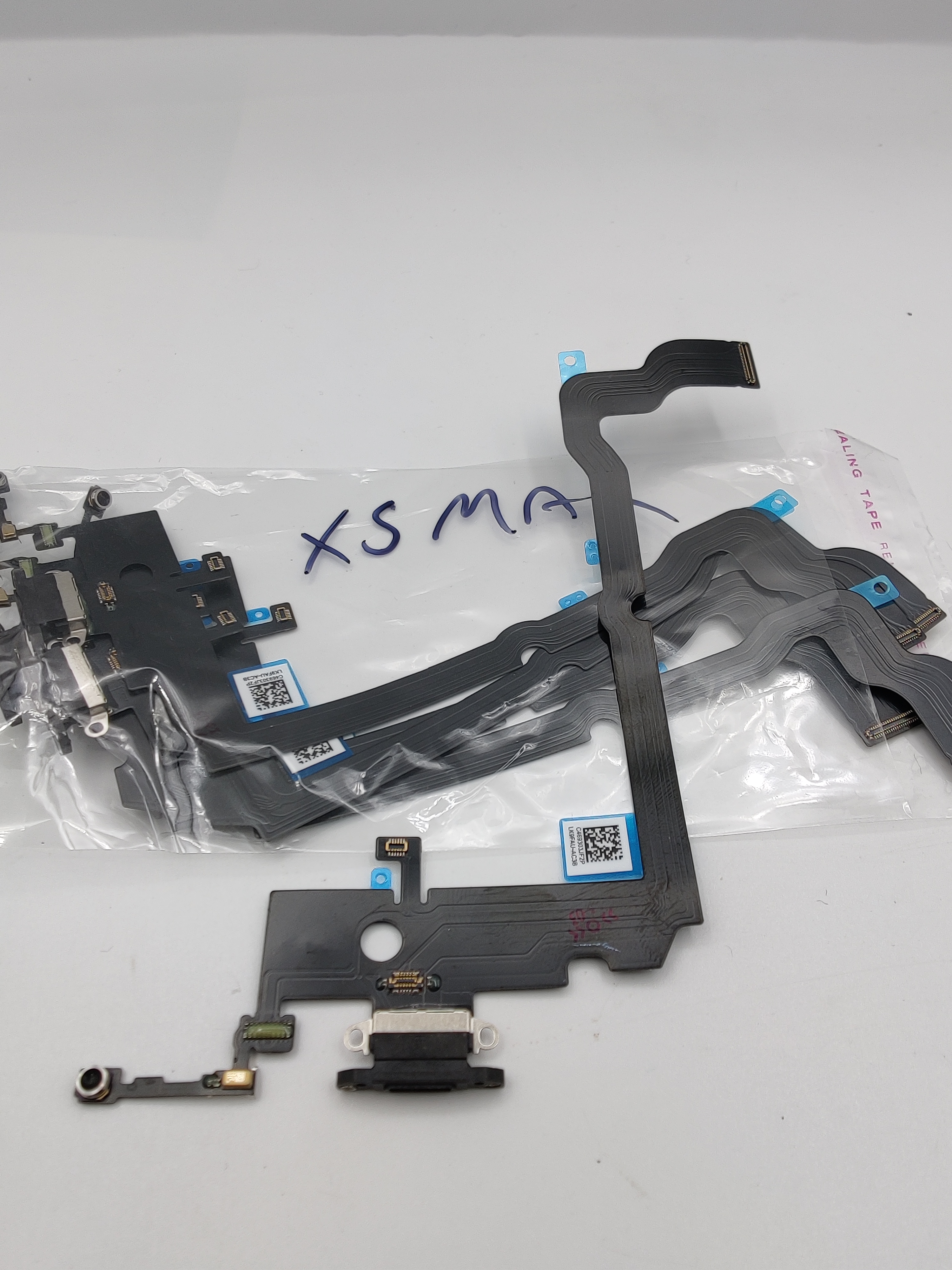 CHARGING CONNECTOR XS MAX